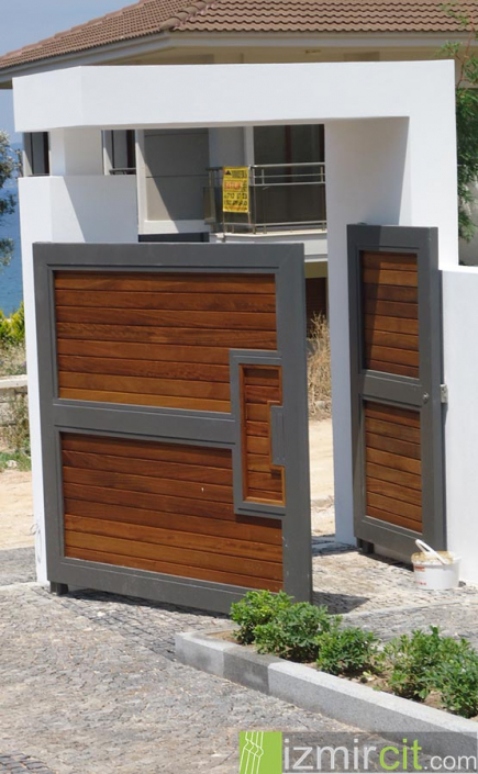 Villa ahşap otomatik bahçe kapısı